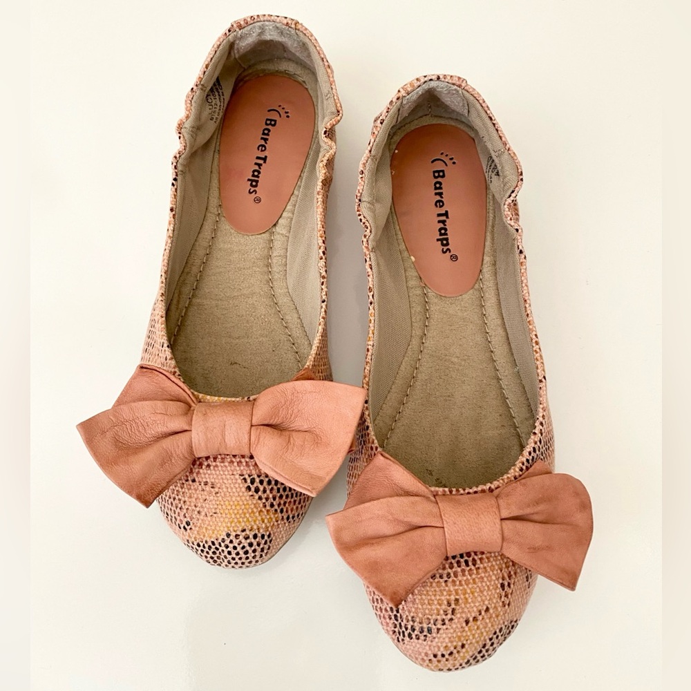 Baretraps Women's Casual Lucy Salmon Canveas Flats - Size 6.5 - New in Box